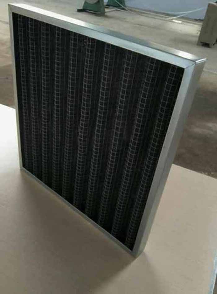 折疊式活性炭過濾器鋁型材外框，也可選用鍍鋅外框及不銹鋼，厚度為：21mm,25mm,46mm，50mm等其他多種厚度。