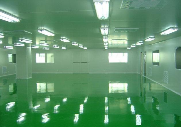 工作人員在進入潔凈區(qū)前先要經過風淋室吹淋除塵后才能進入潔凈區(qū)工作。
