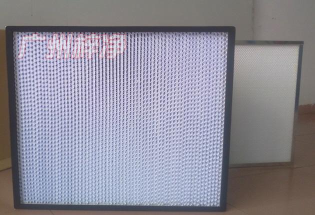 HS有隔板高效過濾器可廣泛用于光學電子、LCD液晶制造，生物醫(yī)藥、精密儀器、飲料食品，PCB印刷等行業(yè)無塵凈化車間的空調末端送風處。